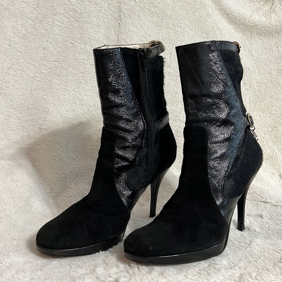 Auth. Vintage Versace Heeled Booties! - Picture 3 of 16